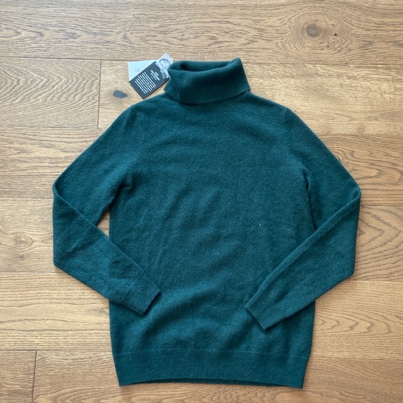 Bloomingdale's Sweaters - NWT - C by Bloomingdale’s Women’s Cashmere Turtleneck Sweater